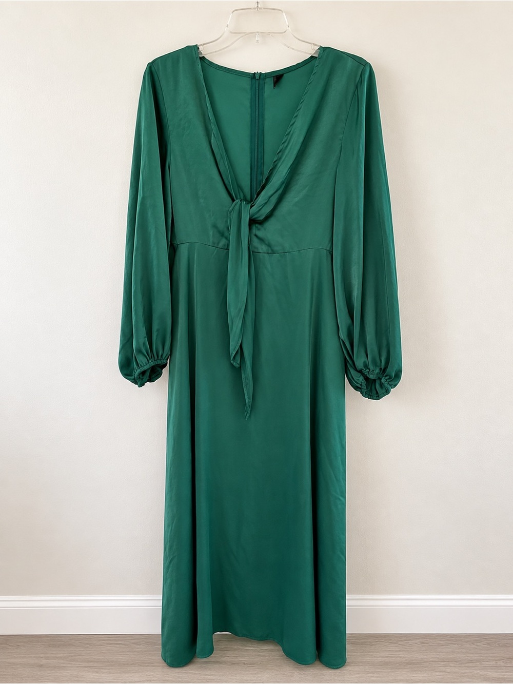 Long Sleeve Green Tie-Neck Maxi Dress